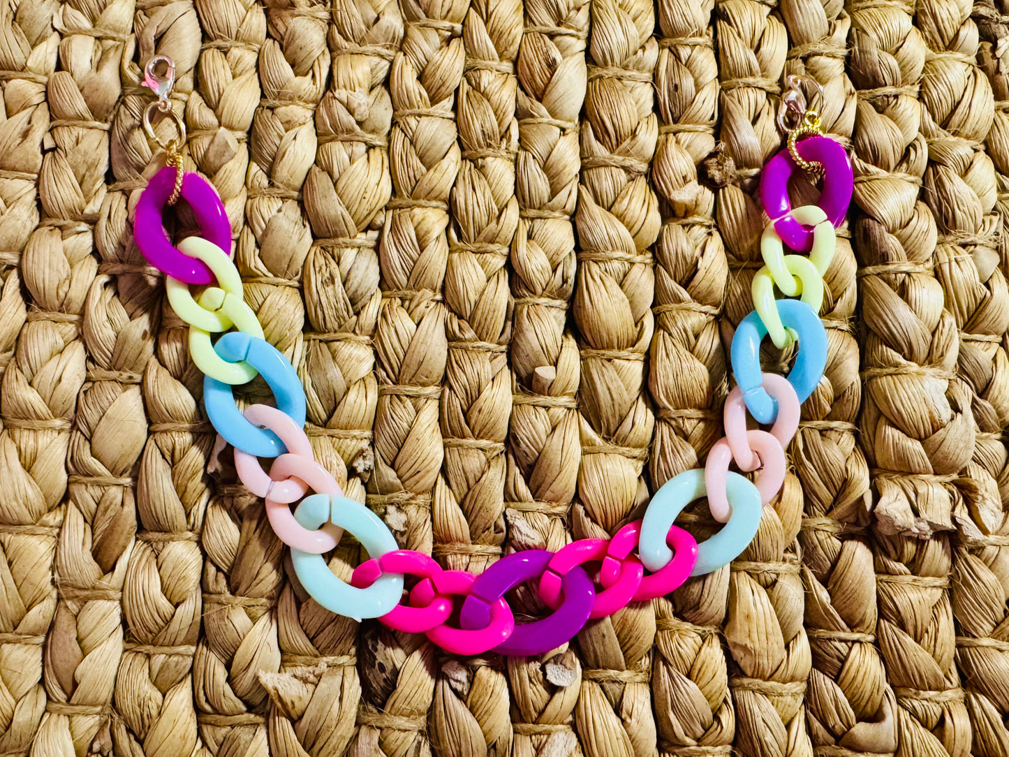 Pastel Pop Hat Chain – Multicolor Acrylic Link Accessory