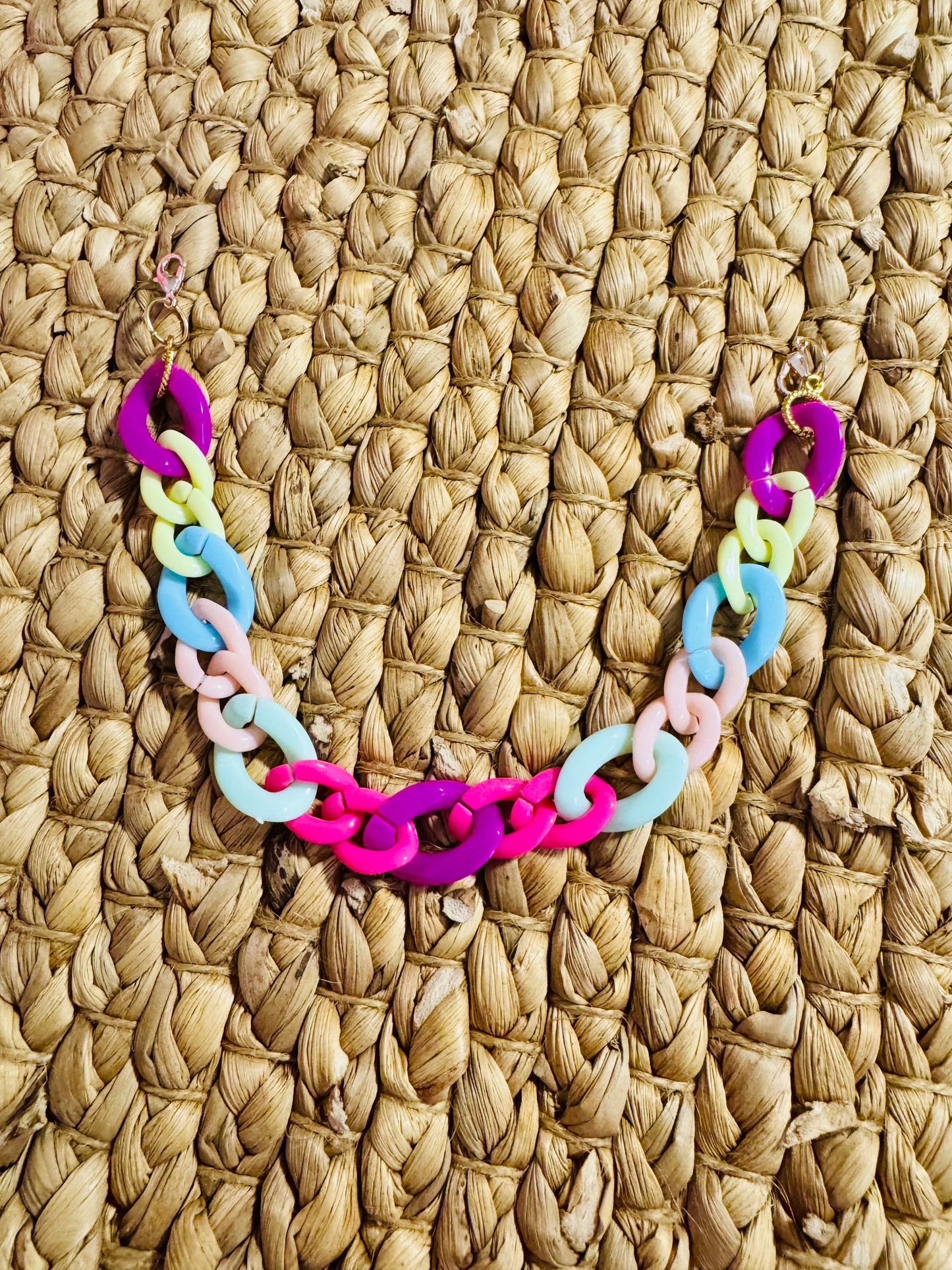 Pastel Pop Hat Chain – Multicolor Acrylic Link Accessory